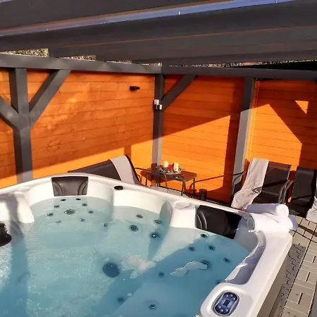 Otium Wellness Apartmanhaz * バラトンアカラッチャ